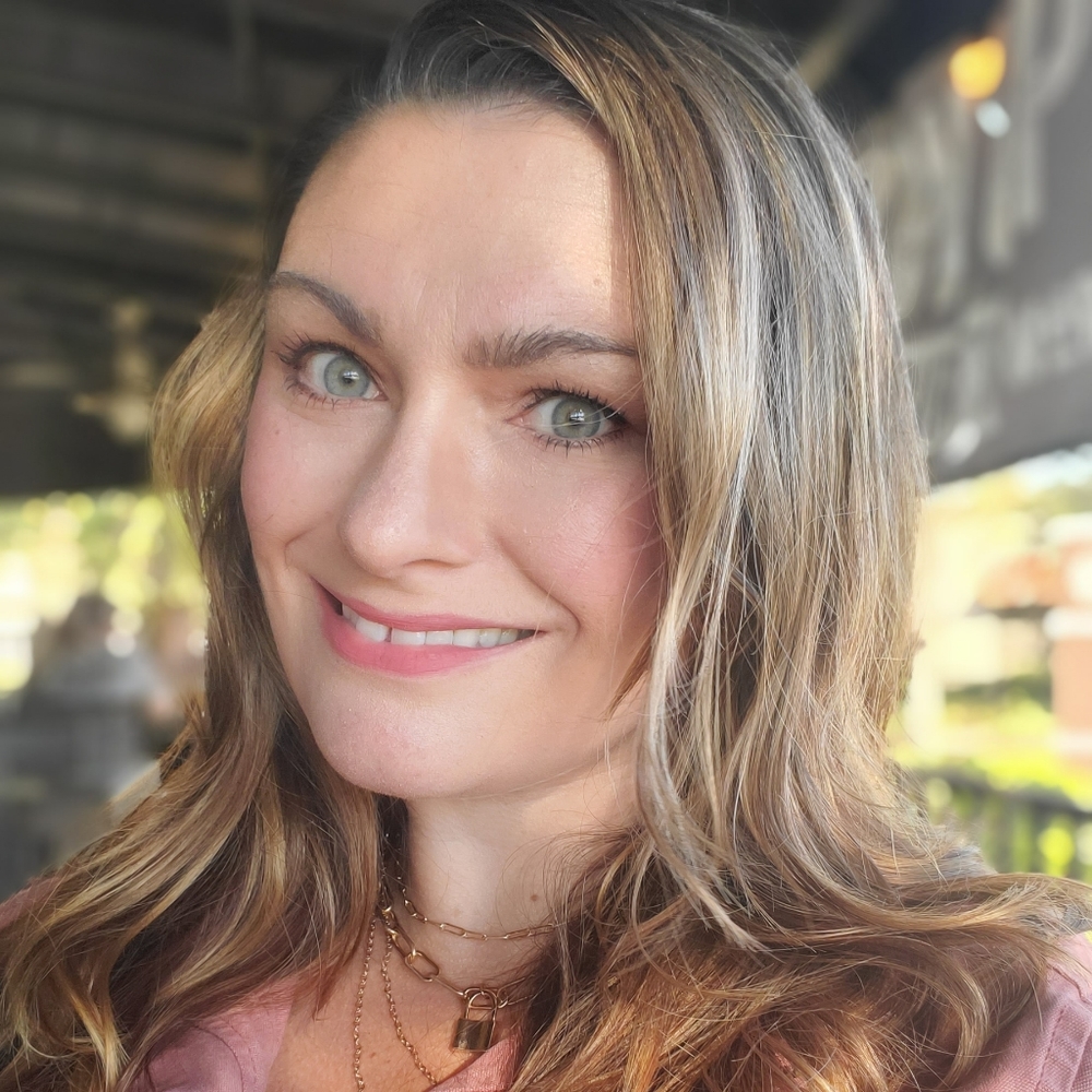 Meet your Posher, Jamie Lee